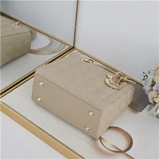 Dior Lady Dior Sac tote beige cannage matelassé à anses supérieures 14