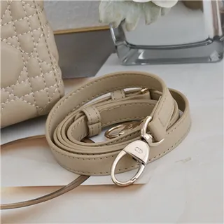 Dior Lady Dior Sac tote beige cannage matelassé à anses supérieures 15