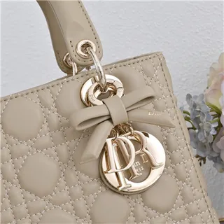 Dior Lady Dior Sac tote beige cannage matelassé à anses supérieures 18