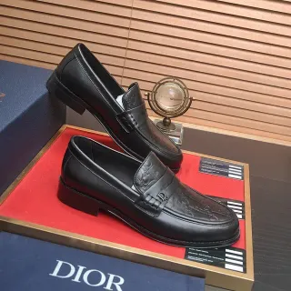 Dior काली चमड़ी उभरी हुई तिर्यक Penny Loafer