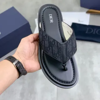 Dior Monogram कैनवास थॉन्ग स्लिपर