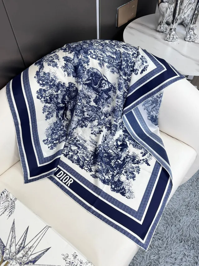 Dior أزرق بحري وكريمي طباعة الفيل وشاح حريري 7