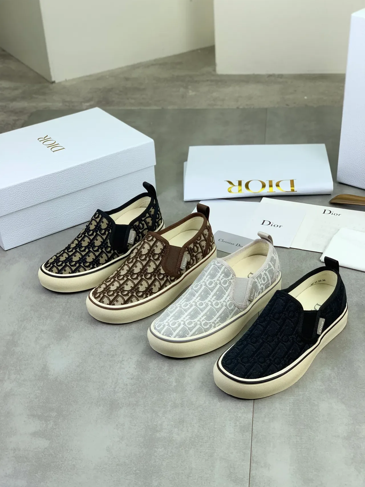 Dior Zapatillas Slip-On Canvas con Patrón Jacquard Oblique Navy Beige 2