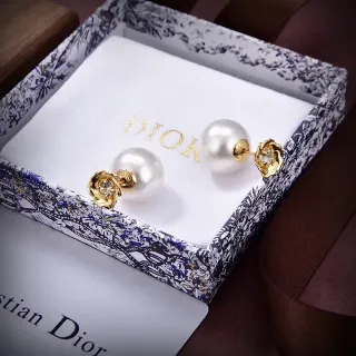 Dior Boucles d'Oreilles à Perles et Motif de Rose en Ton Doré