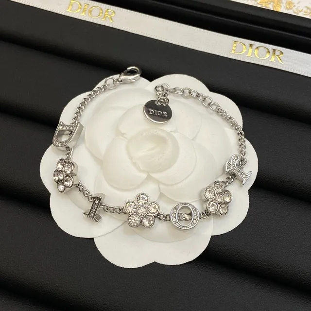 Collier Dior Chaîne Curb Argent Blanc Pave Cristal Fleurs de Camélia 3