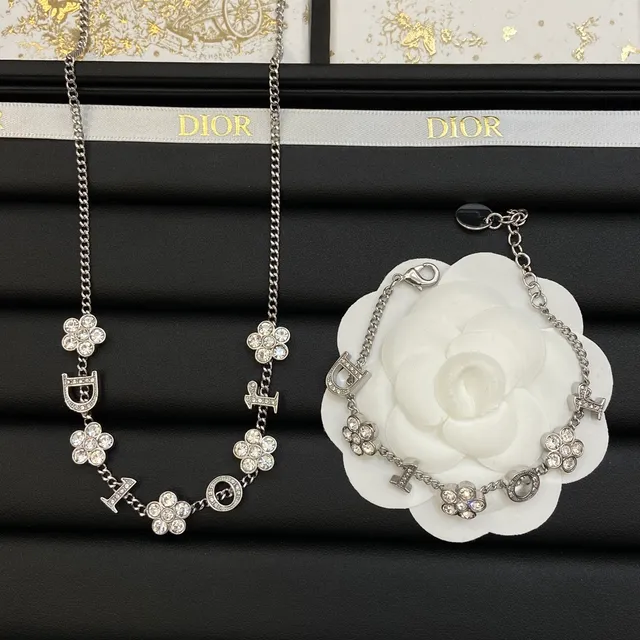 Collier Dior Chaîne Curb Argent Blanc Pave Cristal Fleurs de Camélia 7