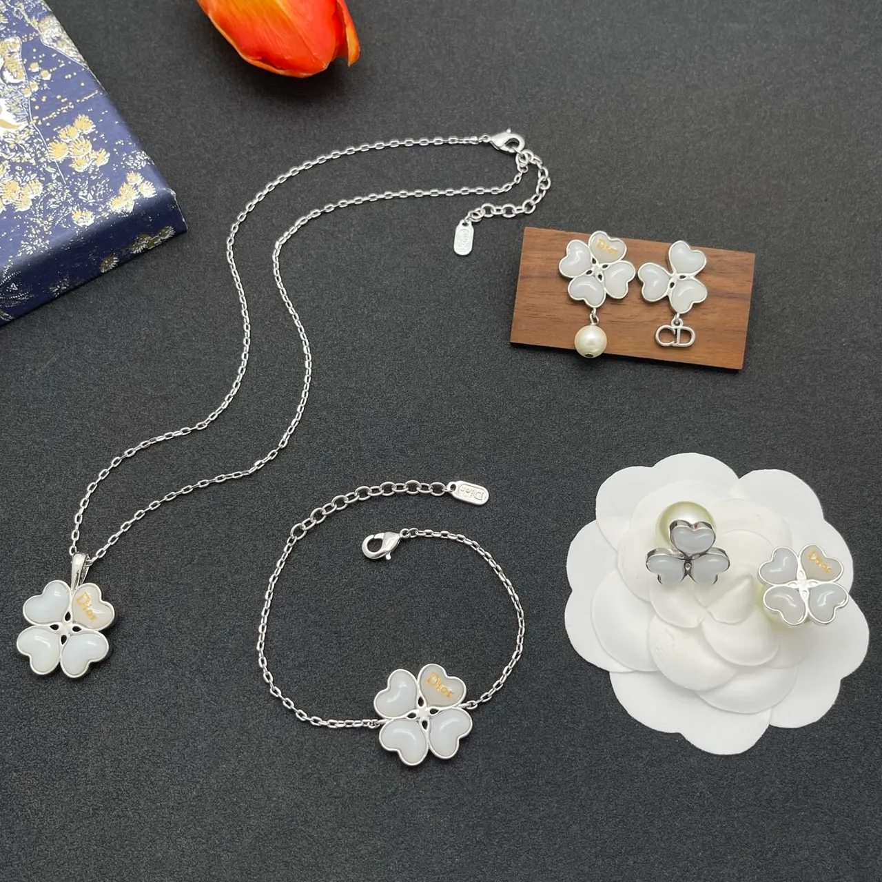 Dior Silver White Four-Leaf Clover Pendant Heart-Shaped Petals Necklace 2