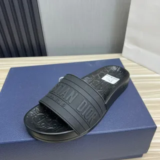Dior Slide काला उत्कीर्ण लॉगो पट्टी स्लिपर