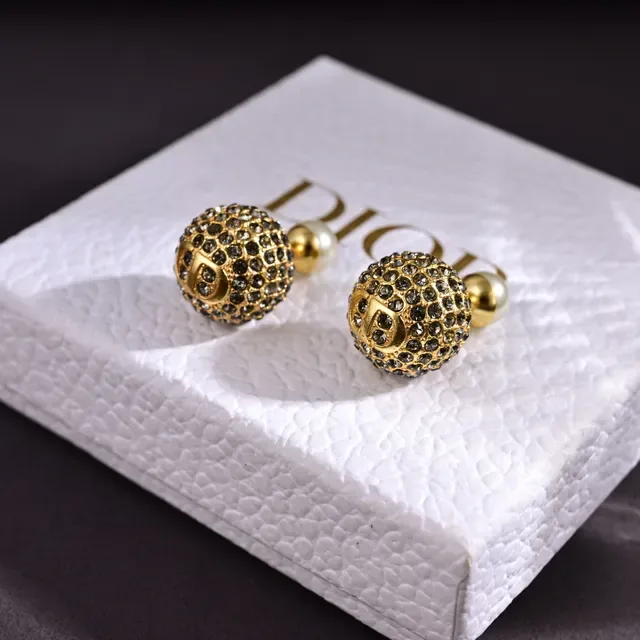 أقراط Dior Tribales ذهبي مطفي كريستال ولؤلؤ وجهين 4