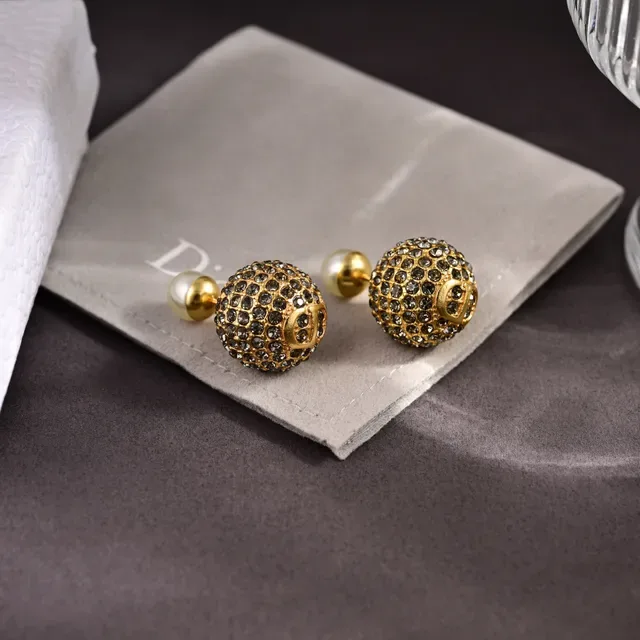 أقراط Dior Tribales ذهبي مطفي كريستال ولؤلؤ وجهين 6