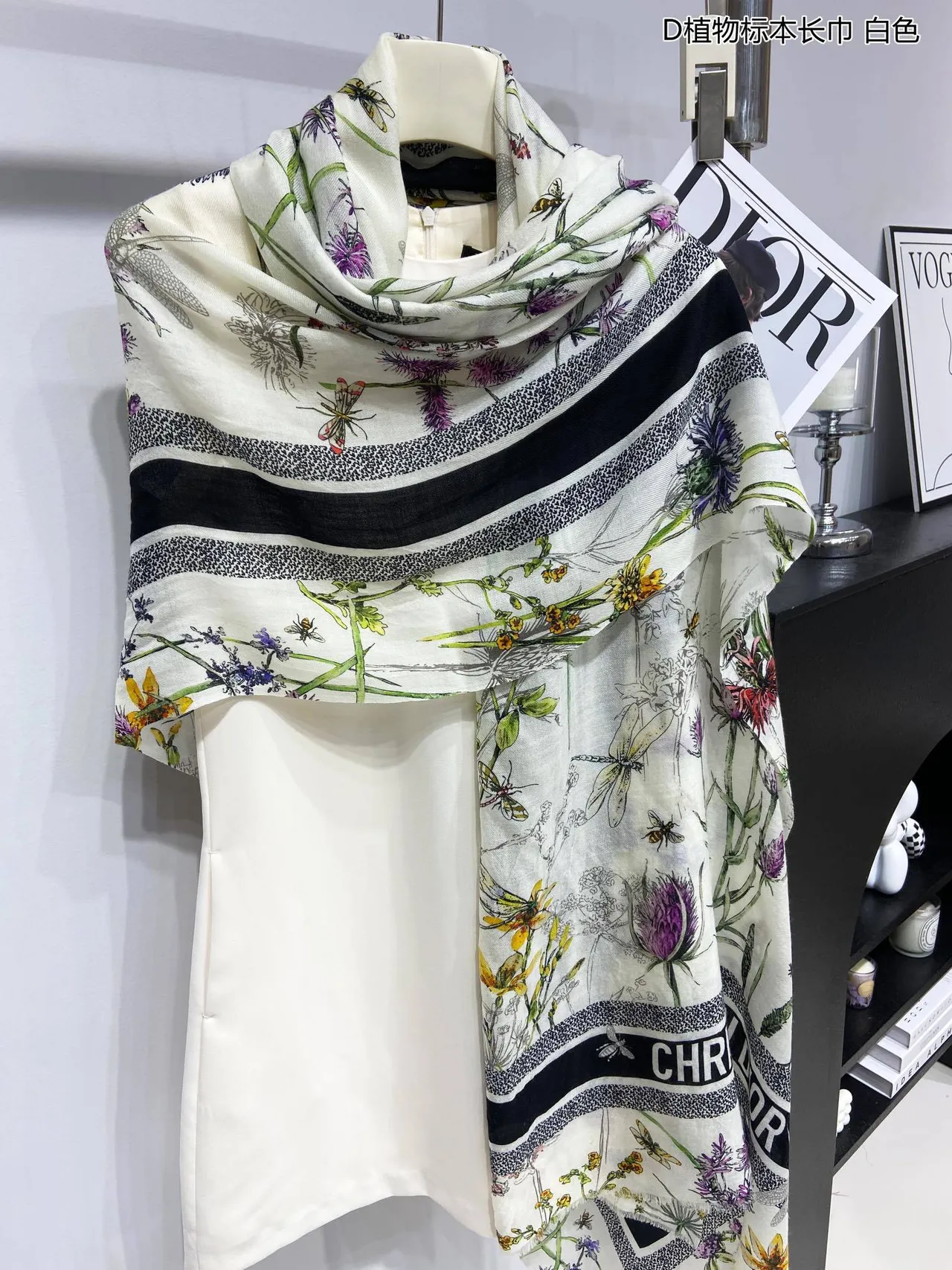 Dior Pañuelo de Seda con Bordes Franjados y Estampado Botánico Multicolor 9