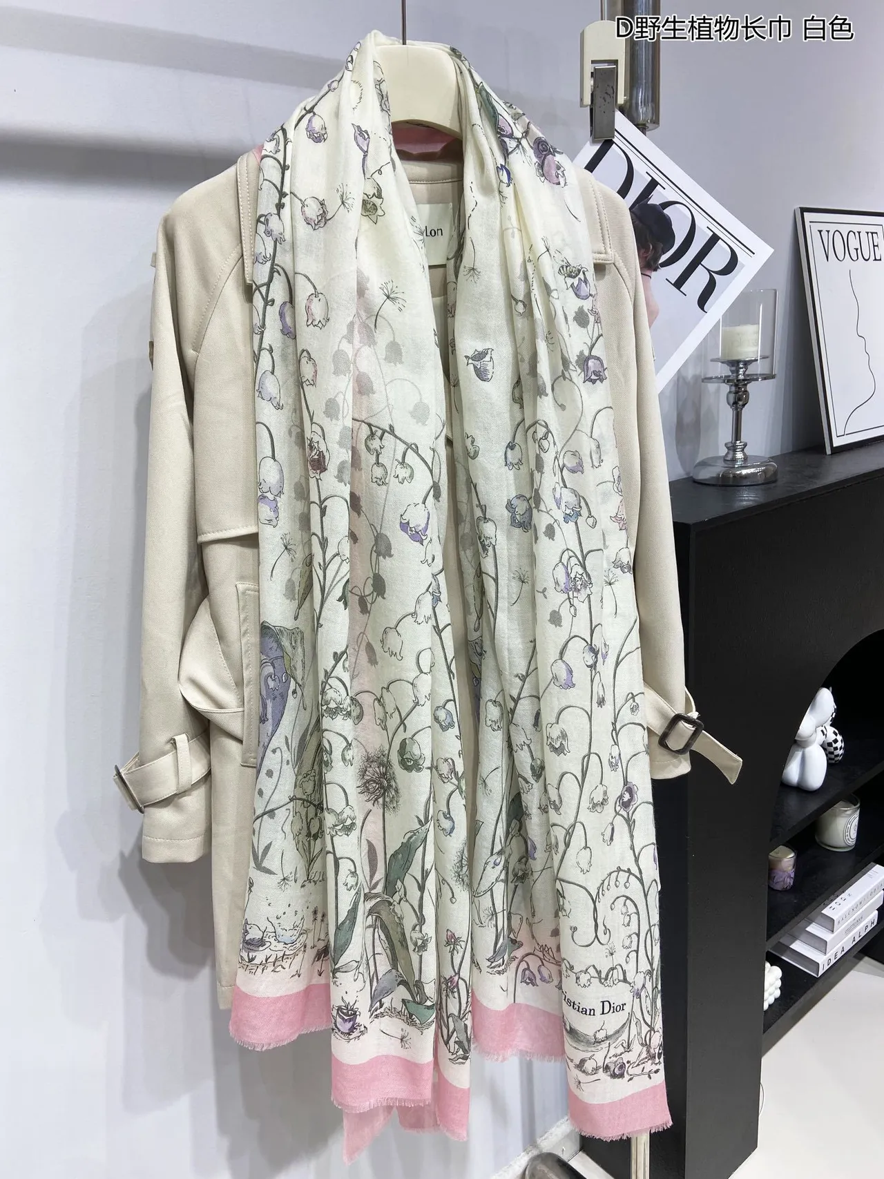Dior Plantas Silvestres Impressão Botânica Borda Rosa Lenço de Seda 3