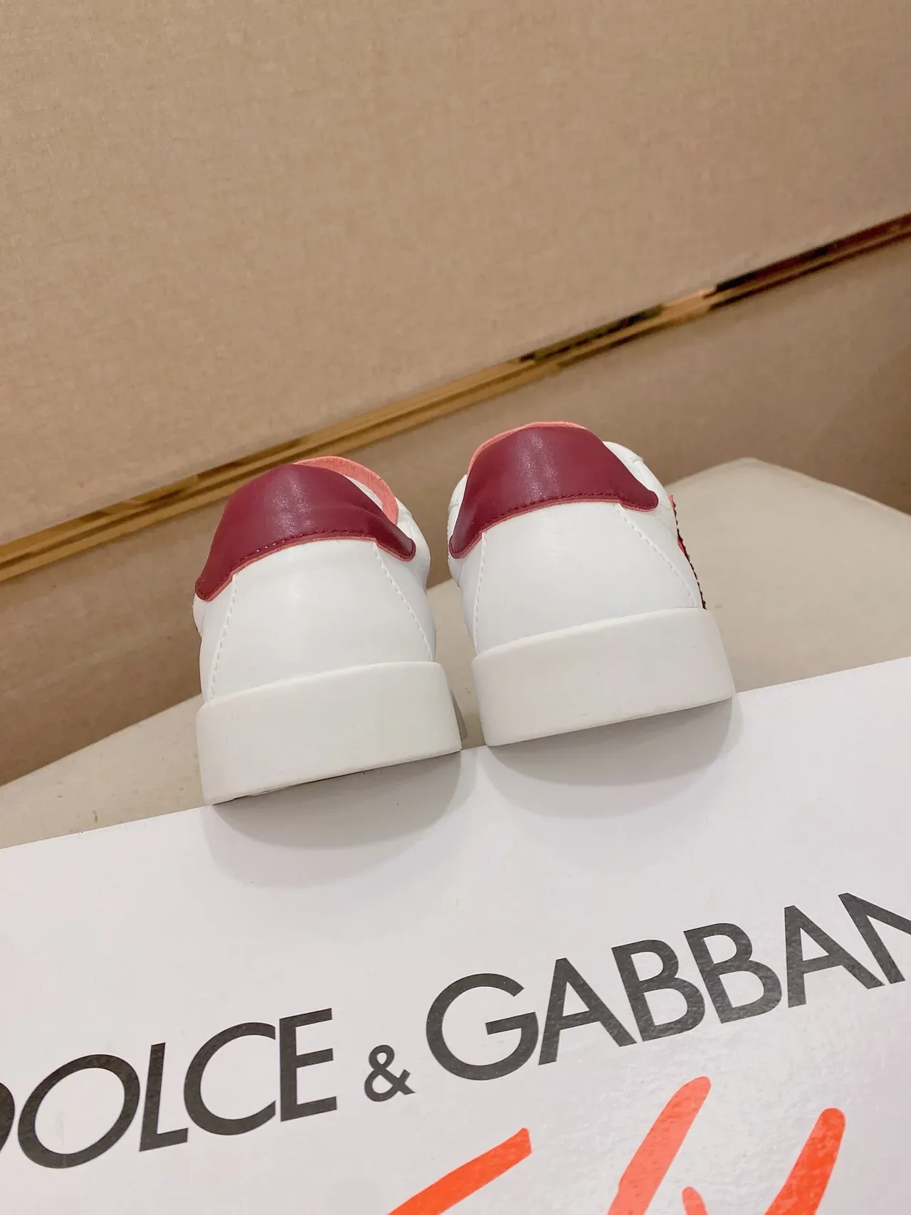 Dolce & Gabbana DG Logo sneaker blanc violet magenta lifestyle sneakers 3