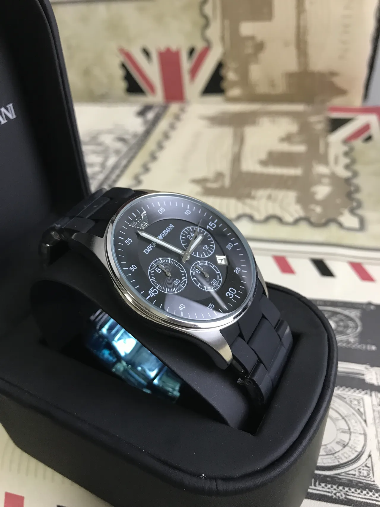 Emporio Armani Montre Chronographe Cadran Noir Sangle Caoutchouc Quartz 2