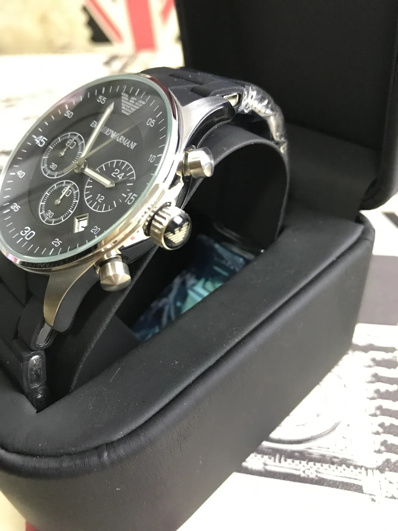 Emporio Armani Montre Chronographe Cadran Noir Sangle Caoutchouc Quartz 3