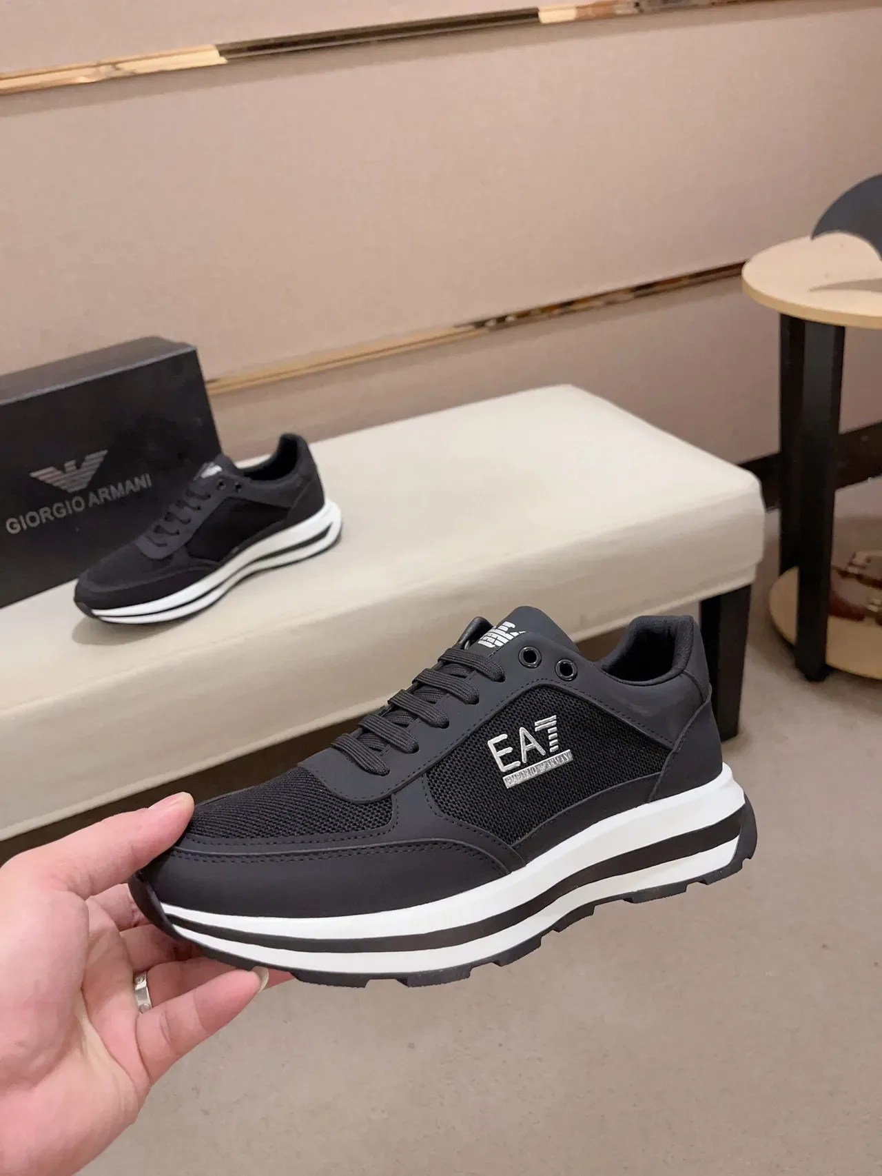 Emporio Armani EA7 Tênis Lifestyle Preto e Branco 3