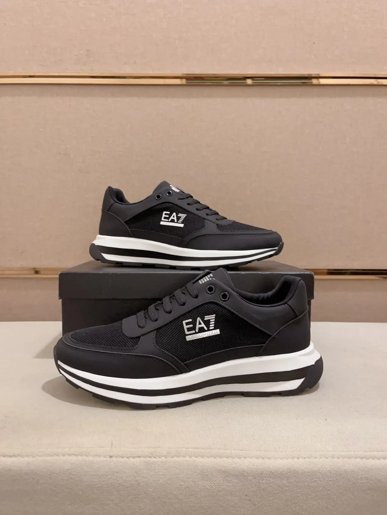 Emporio Armani EA7 Tênis Lifestyle Preto e Branco 7