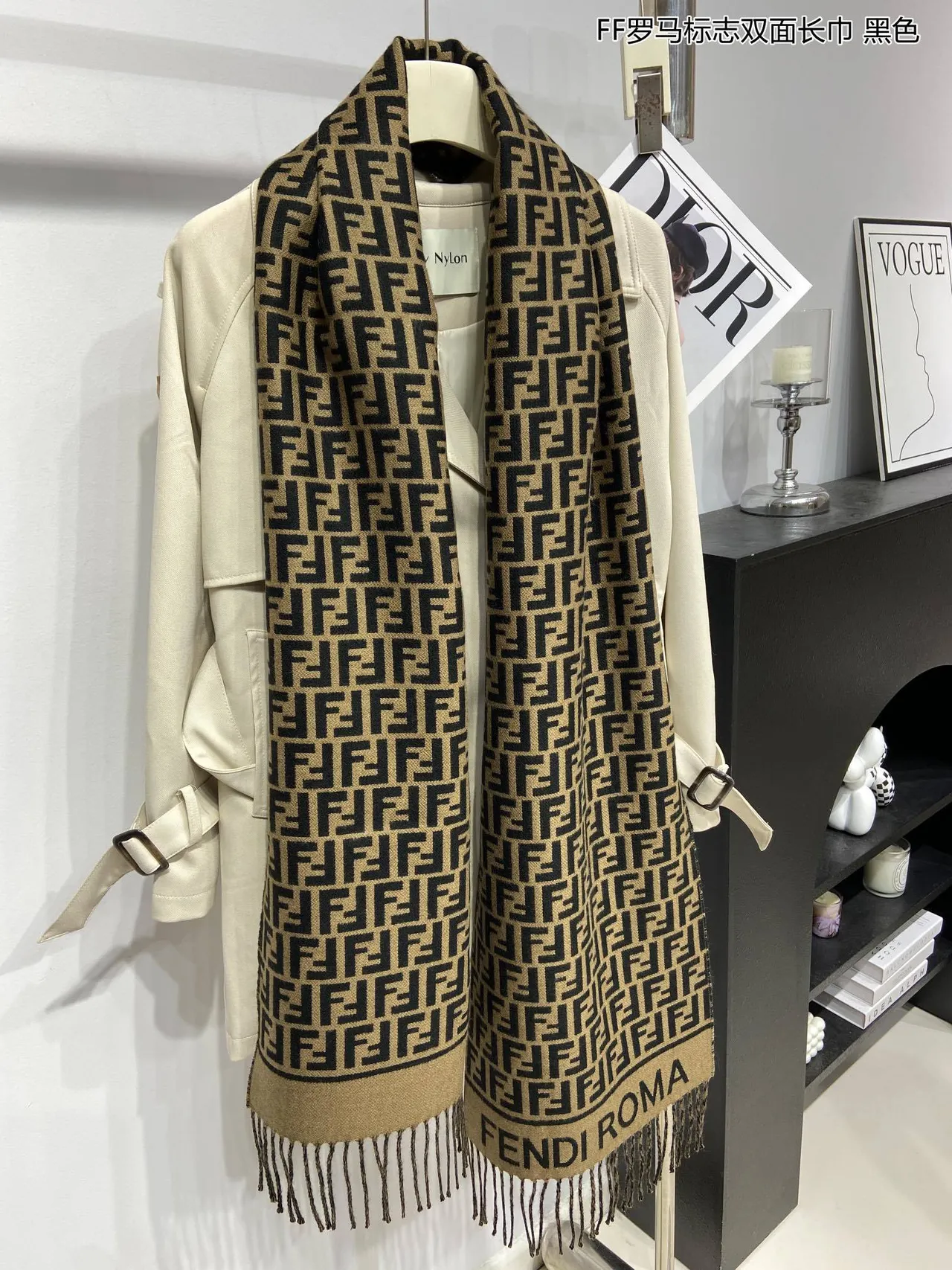 Fendi Amore FF Monogram Cachecol de Cashmere Bege e Preto 3