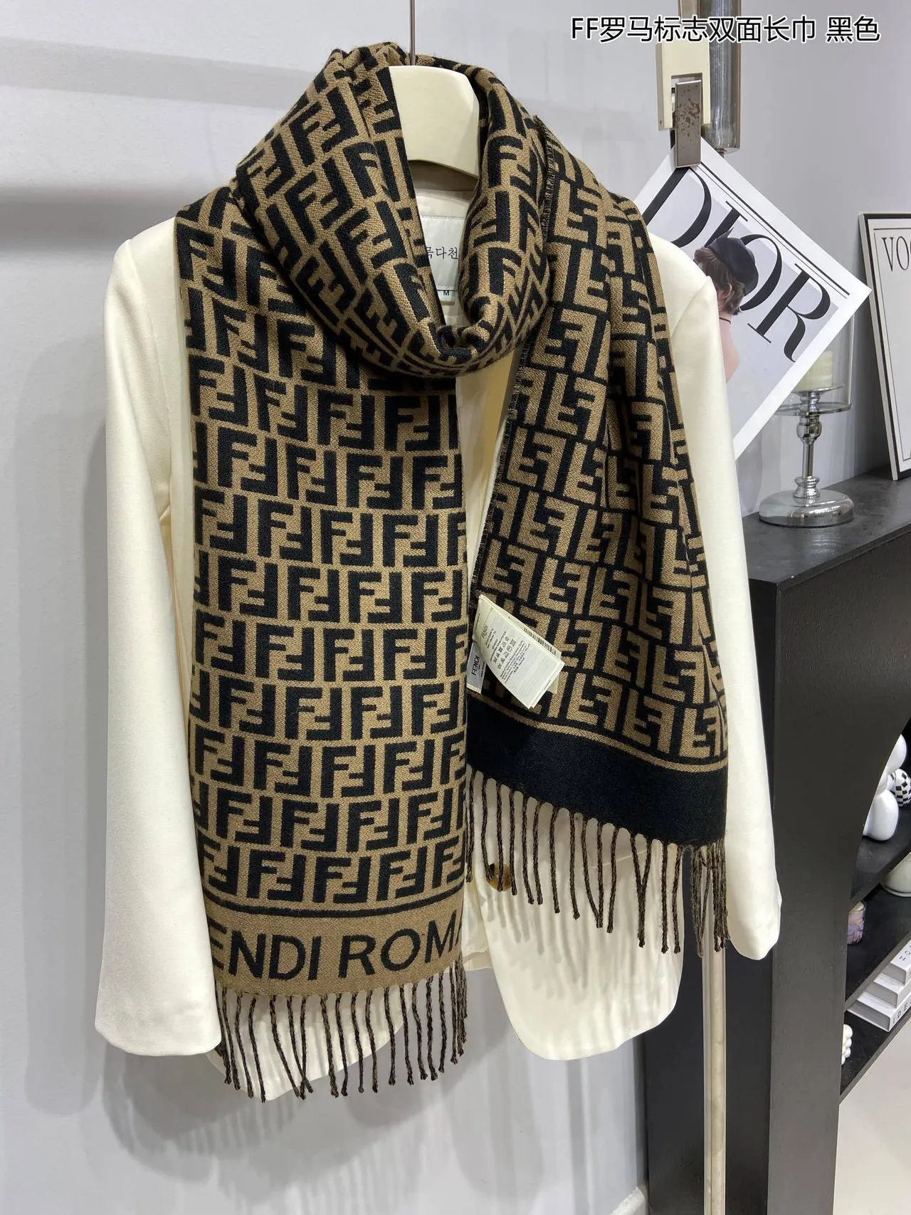 Fendi Amore FF Monogram Cachecol de Cashmere Bege e Preto 6