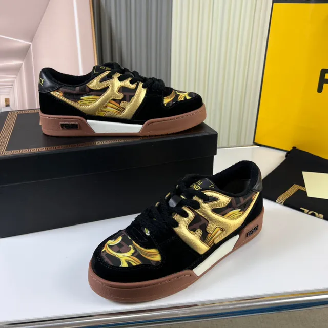 Fendi Tênis Lifestyle Motivo de Chama Textil Metálico Estampa Barroca Preto e Dourado 7