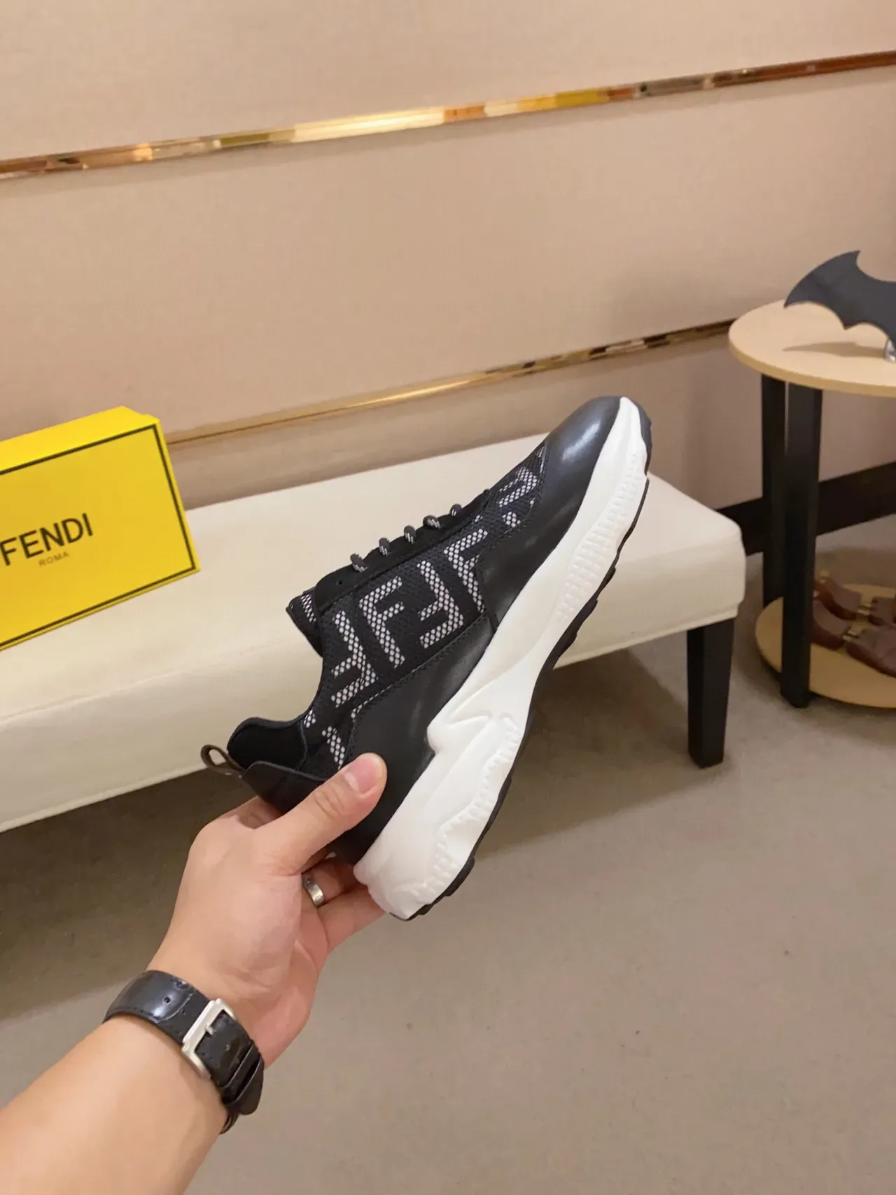Fendi FF Logo Chunky Sneaker Preto e Branco 5