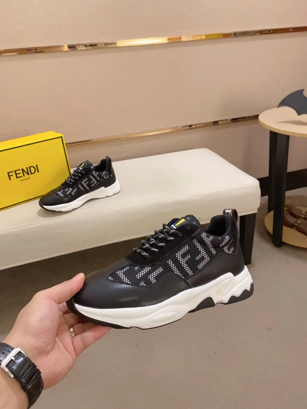 Fendi FF Logo Chunky Sneaker Preto e Branco 7