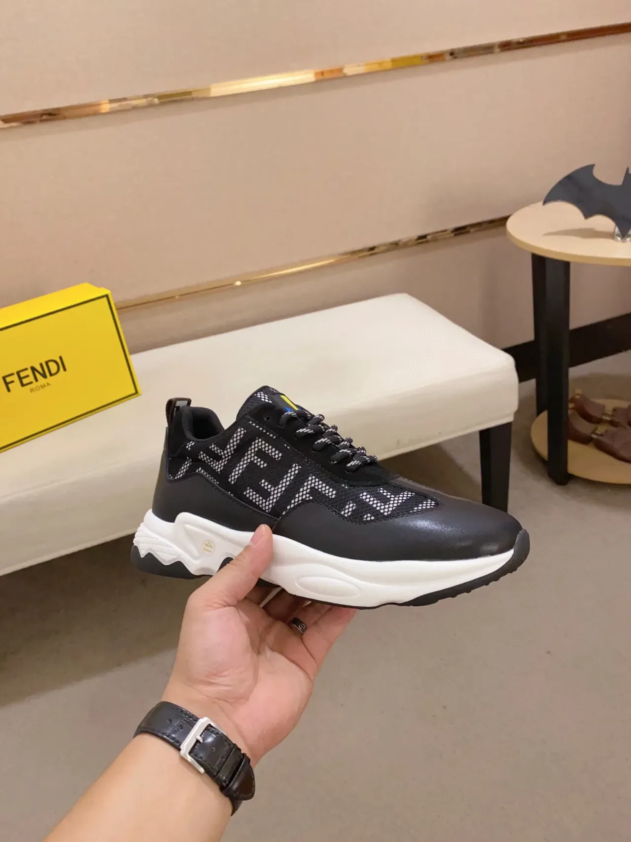 Fendi FF Logo Chunky Sneaker Preto e Branco 8