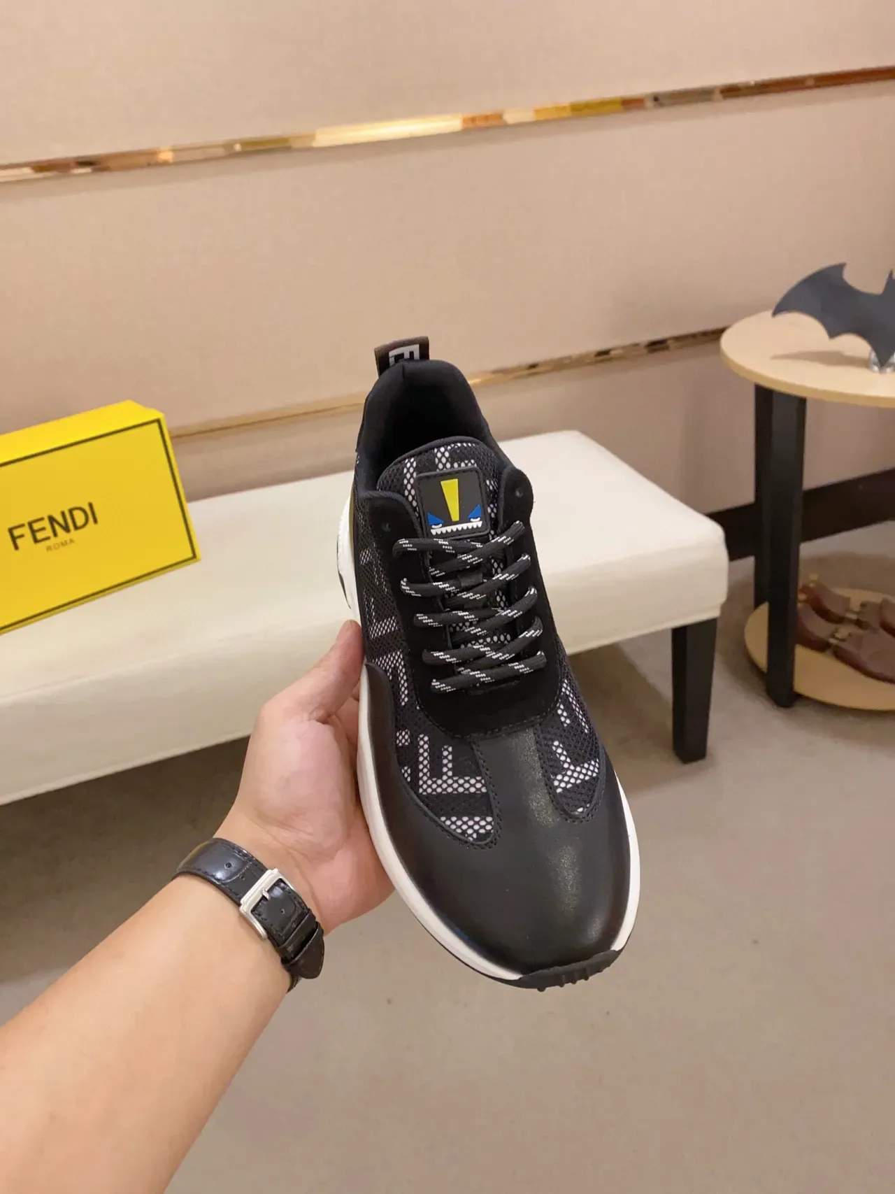 Fendi FF Logo Chunky Sneaker Preto e Branco 9