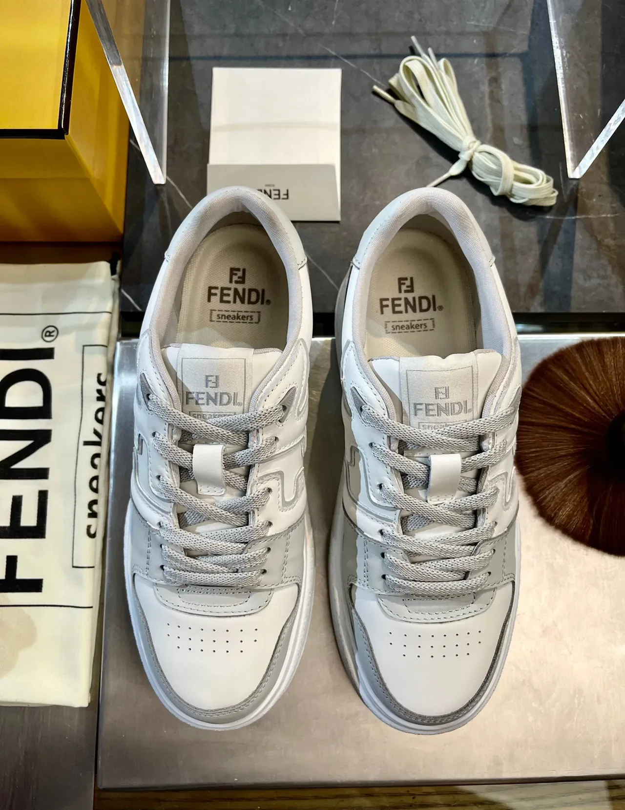 Fendi FF Runner Blanc Gris Cuir Supérieur Capuchon d'orteil Perforé Sneakers Lifestyle 4
