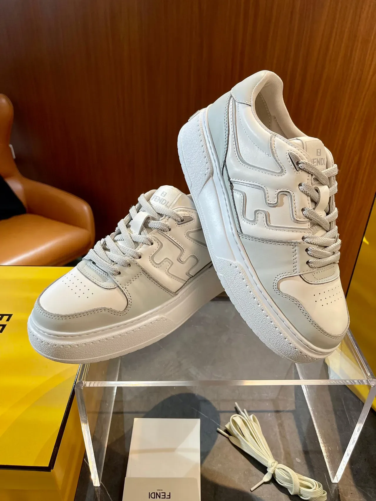 Fendi FF Runner Blanc Gris Cuir Supérieur Capuchon d'orteil Perforé Sneakers Lifestyle 5