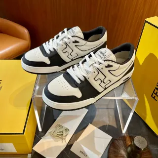 Fendi FF Sneaker सफेद और काली लाइफस्टाइल स्नीकर