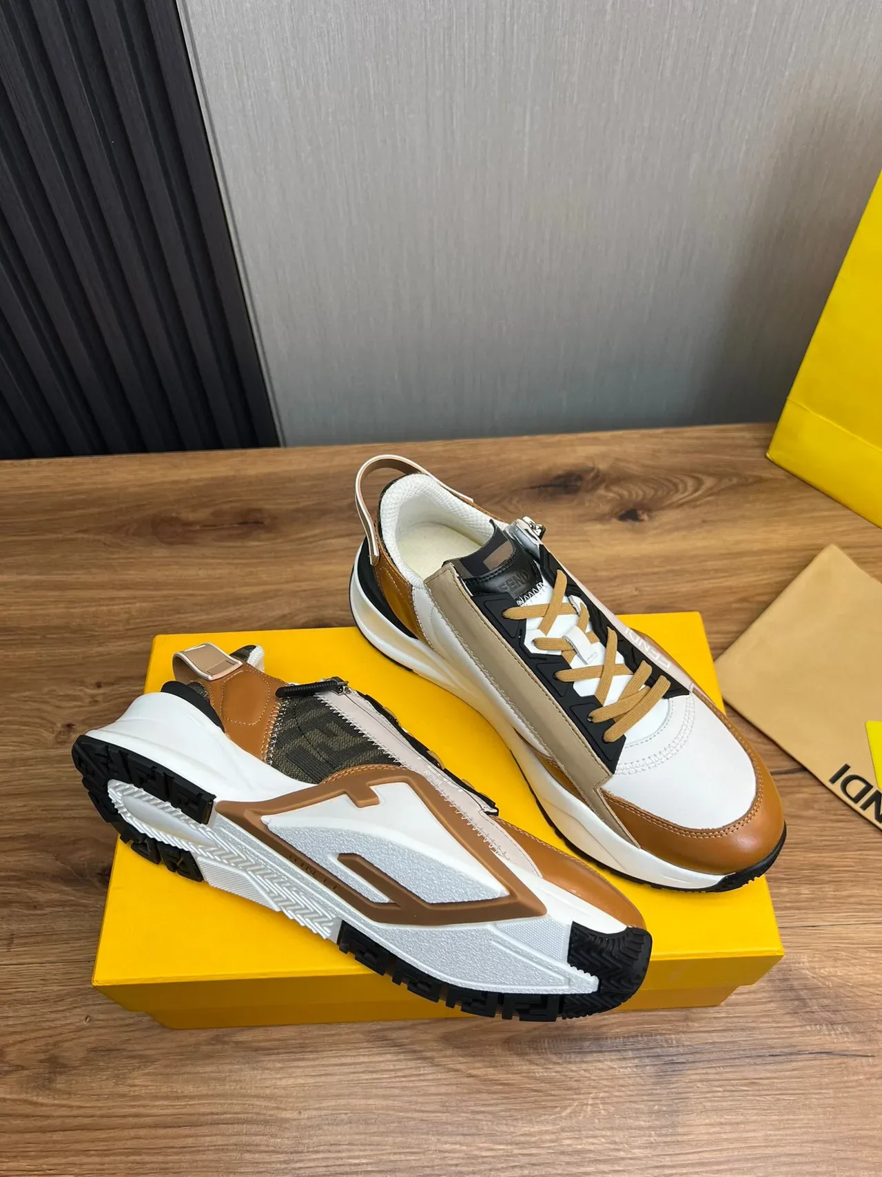 Fendi First sneakers chunky blanc marron cuir en couches et tissu monogram fermeture éclair latérale 6