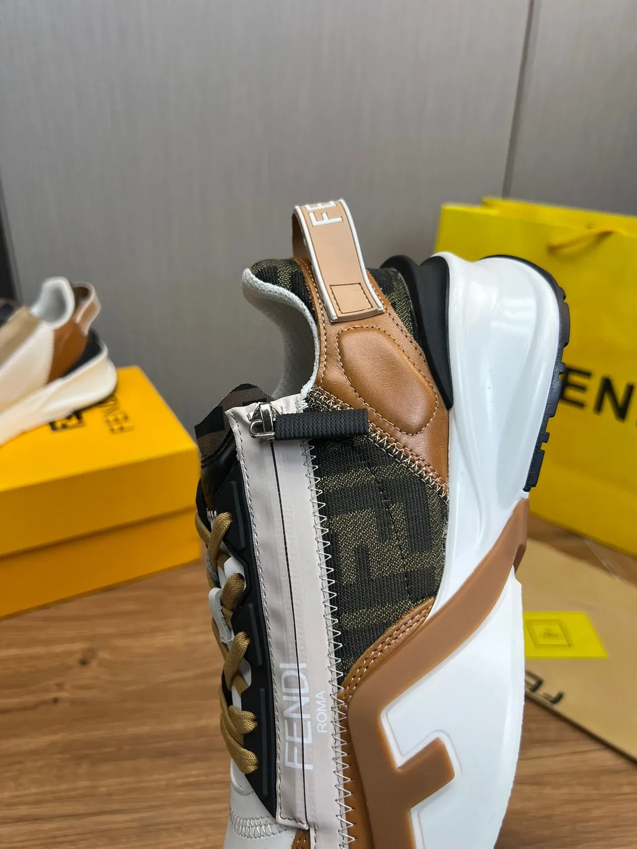 Fendi First sneakers chunky blanc marron cuir en couches et tissu monogram fermeture éclair latérale 8