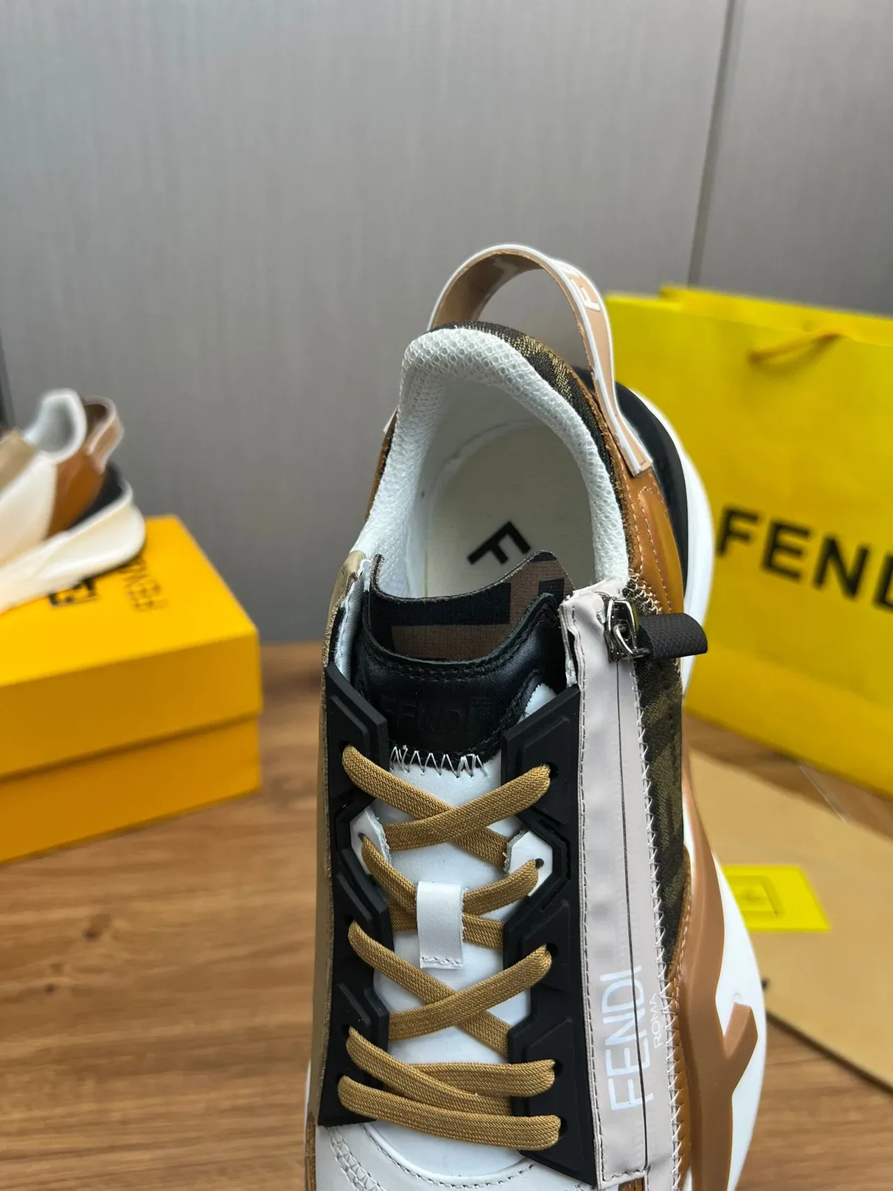Fendi First sneakers chunky blanc marron cuir en couches et tissu monogram fermeture éclair latérale 10