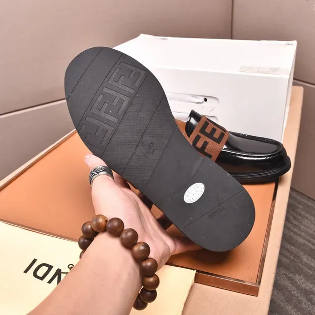 Fendi Mocassin Noir Brun Cuir Patenté Brillant Sangle Élastique Logo 3