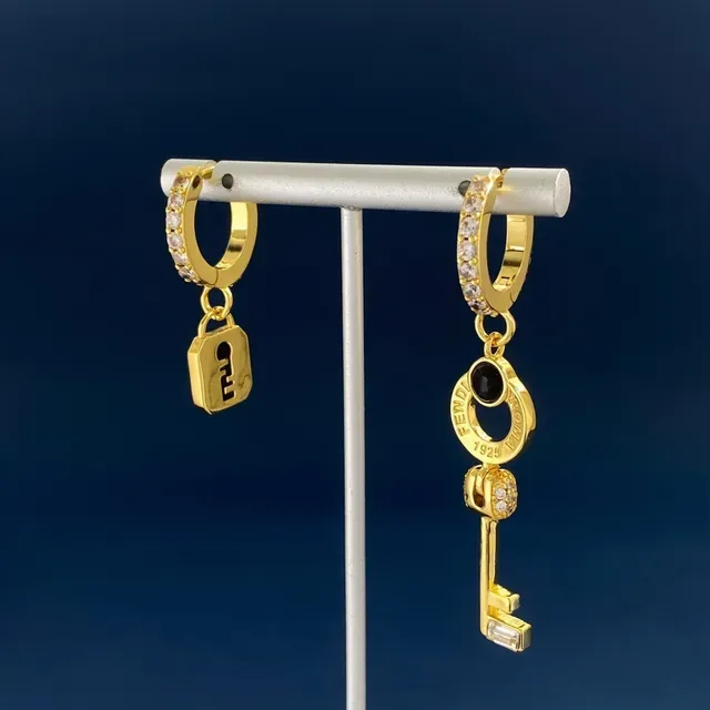 Fendi Lock & Key Brincos assimétricos de cristal e ónix dourado 2