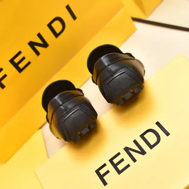 Fendi Monster Eye Mocassins en cuir noir 2