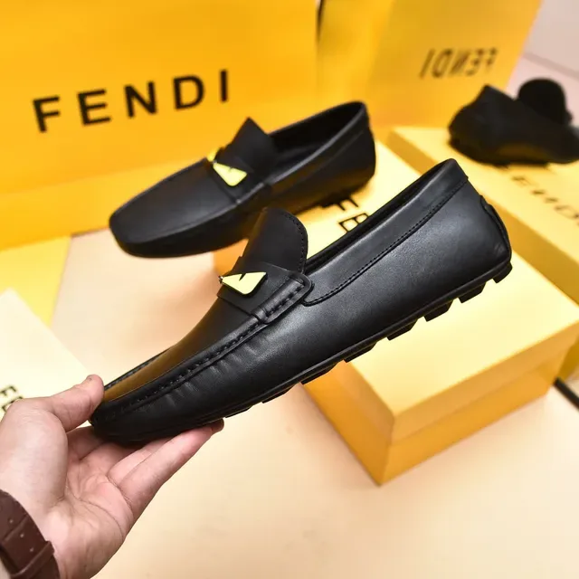 Fendi Monster Eye Mocassins en cuir noir 7