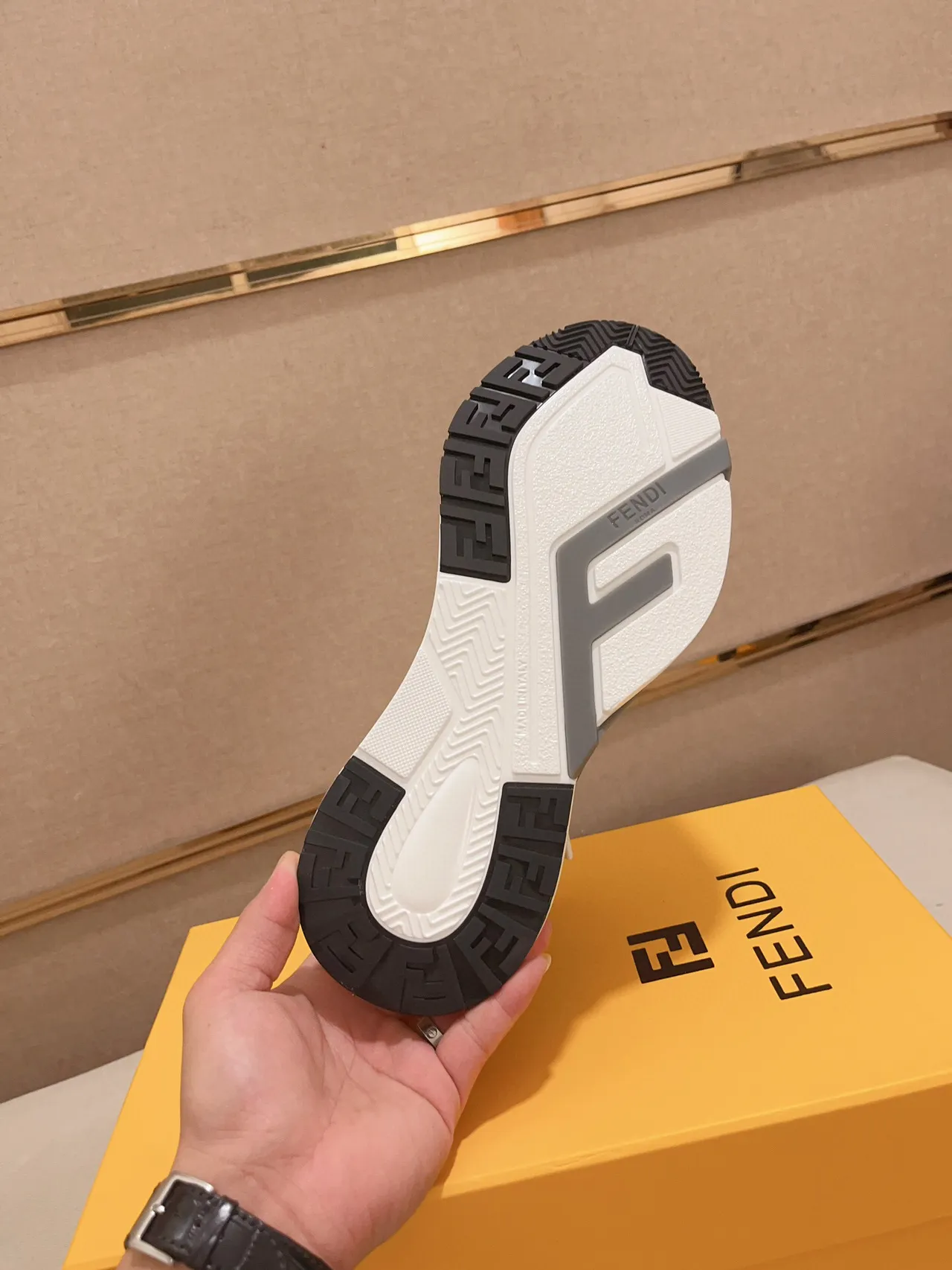 Fendi Runner Tênis Chunky Brancos Cinza Verde 9