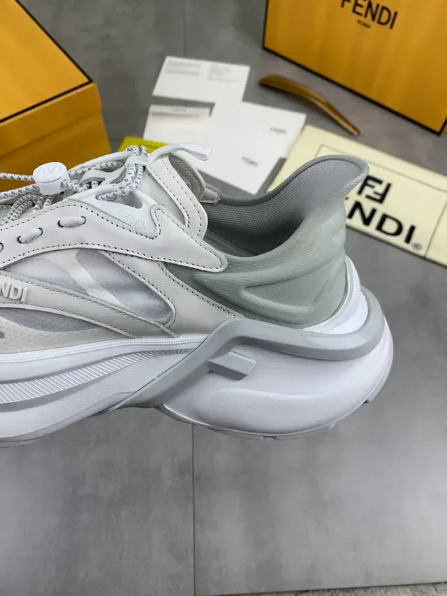 Fendi Runner Chaussures Chunky Blanc et Gris Semelle Plateforme Empeigne Stratifiée Synthétique et Maille 4