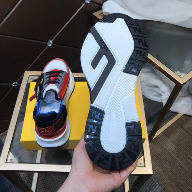 Fendi Zapatillas blancas con suela roja asimétrica con cierre de cremallera chunky 5