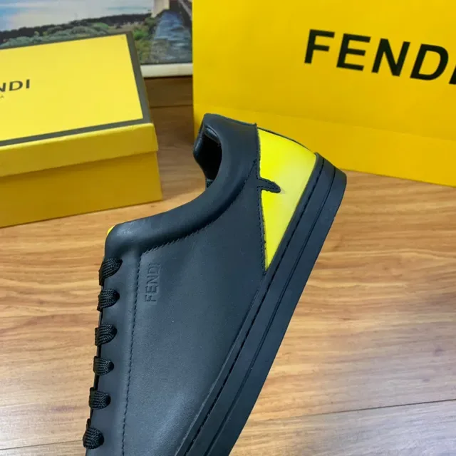 Fendi Chaussures lifestyle blanches jaunes en cuir supérieur silhouette basse 3