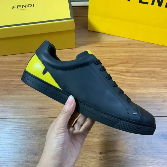 Fendi Chaussures lifestyle blanches jaunes en cuir supérieur silhouette basse 4