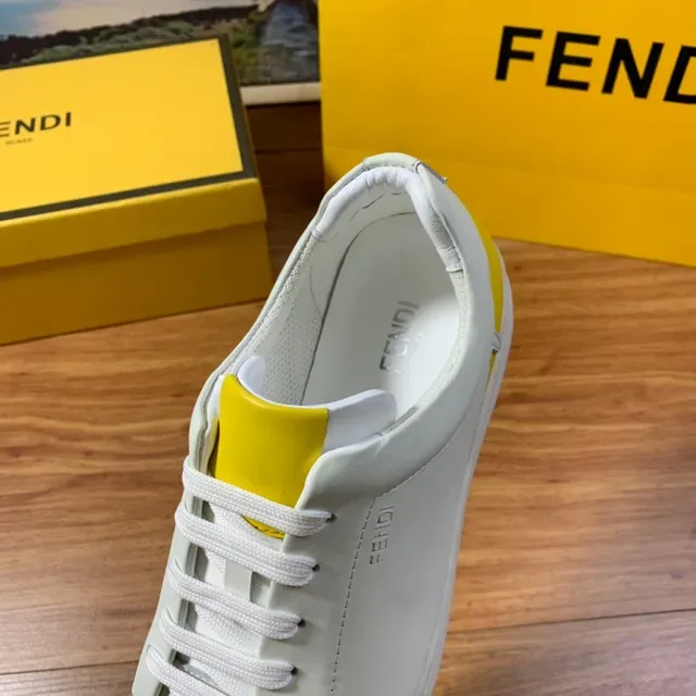 Fendi Chaussures lifestyle blanches jaunes en cuir supérieur silhouette basse 9