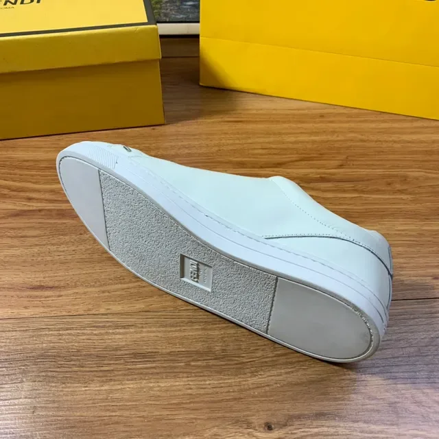 Fendi Chaussures lifestyle blanches jaunes en cuir supérieur silhouette basse 11