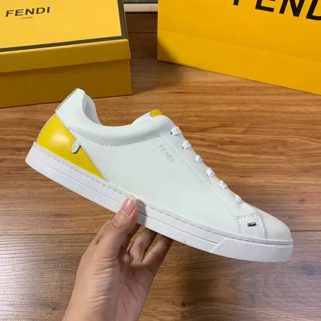 Fendi Chaussures lifestyle blanches jaunes en cuir supérieur silhouette basse 12