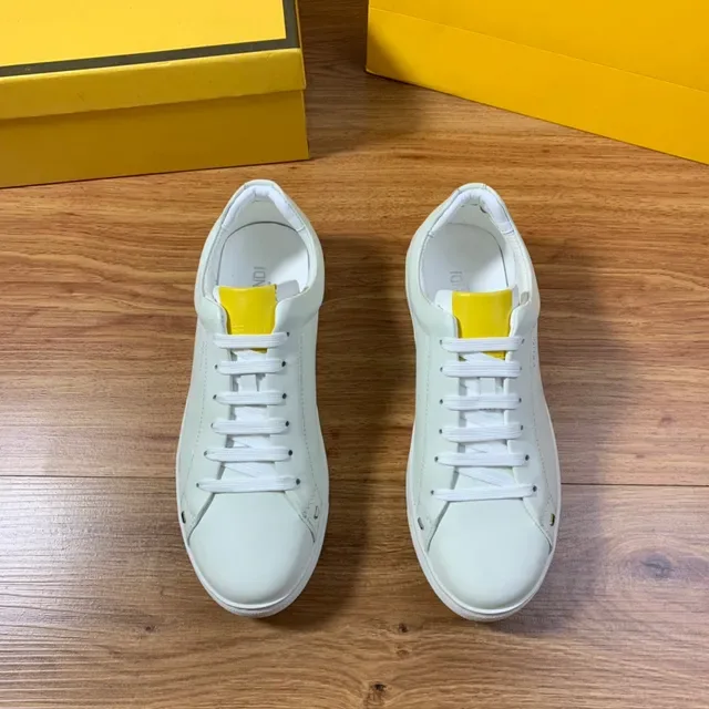 Fendi Chaussures lifestyle blanches jaunes en cuir supérieur silhouette basse 13
