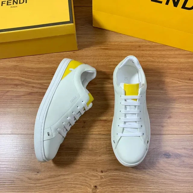 Fendi Chaussures lifestyle blanches jaunes en cuir supérieur silhouette basse 14