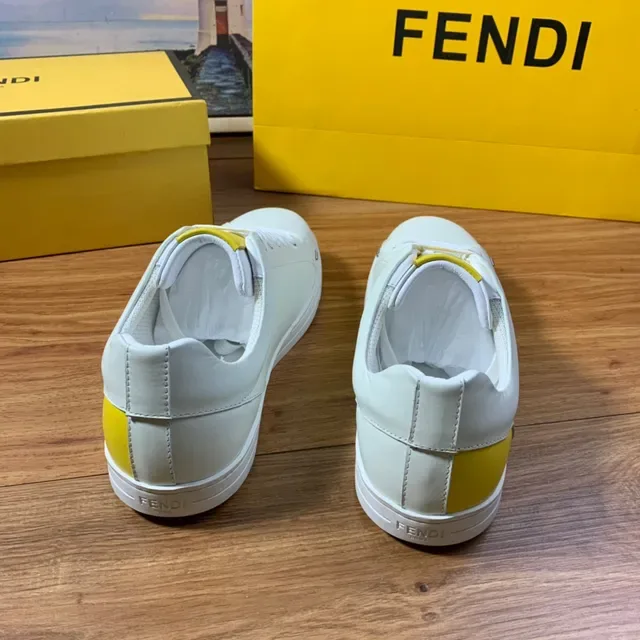 Fendi Chaussures lifestyle blanches jaunes en cuir supérieur silhouette basse 15