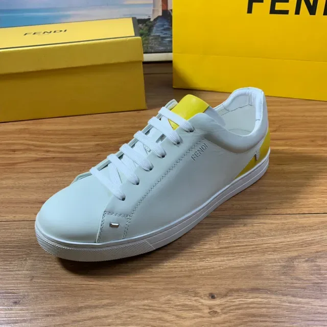 Fendi Chaussures lifestyle blanches jaunes en cuir supérieur silhouette basse 18
